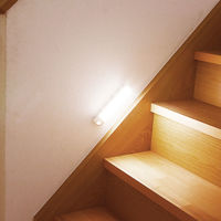 アイリスオーヤマ 乾電池式 LEDセンサーライト ウォールタイプ（壁付） 電球色 BSL40WLーWV2