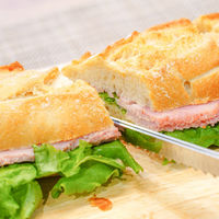 サンコー 断面が美しいコードレス電動包丁「エレクトリックナイフ Slim」 TKELRCTR 1台