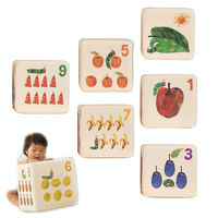 【軒先渡し】コイズミファニテック Hagu あおむしナンバースクッション 1辺300mm HG-HA731 1セット(2個入)（直送品）