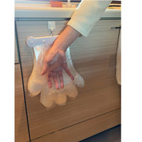 富士商 片手で装着できるワンタッチ ポリエチ手袋 白クリップ付 キッチン使い捨てお掃除 F22063 1個(100枚入)（直送品）