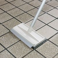 アズマ工業 外壁・玄関ブラシ 玄関タイルブラシスポンジF水切り付 AZ297 443953 1個（直送品）