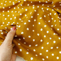 日本紐釦貿易(Nippon Chuko) ドット ランダム Wガーゼ生地 グリーン 巾約110cm×1mカット 4850WR-I-1M（直送品）