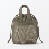 無印良品 立体メッシュ持ち手付き巾着 カーキ Ｓ 約２３×８×２３ｃｍ 良品計画