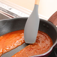 【均一価格】シリコンキッチンツール ヘラ 37773 1個 シリコーン スパチュラ 木製 不二貿易