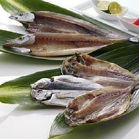 【手土産やお祝いの贈り物に】 静岡　沼津「奥和」無添加干物　計3種5枚 ギフトカード　桐箱　専用紙袋付き（直送品）