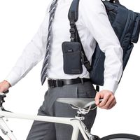 サンワダイレクト リュックベルト用スマホポーチ（ベルト取付・3通り設置可能・ネイビー） 200-BAGOP1NV 1個（直送品）