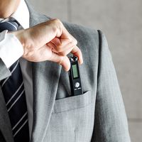 サンワダイレクト ボイスレコーダー（ICレコーダー・小型・長時間再生対応・4GBメモリ内蔵） 400-SCNICR1BK 1個（直送品）