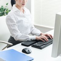 サンワダイレクト キーボード用リストレスト（フルキーボード用・クッション・疲労軽減・ブラック） 200-TOK009 1個（直送品）