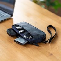サンワダイレクト ガジェットポーチ（モバイルバッテリー・Wi-Fiルーター・iPhone・ケーブル収納・Sサイズ・ネイビー） 1個（直送品）