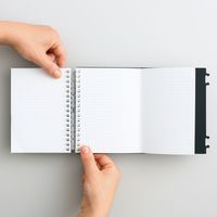 リヒトラブ hirakuno ツイストノート A6/A5E 17穴 リーフA6/10枚 A5E/10枚 シルバー N1677-26 1冊