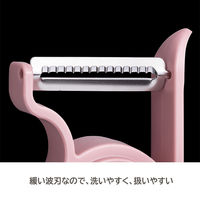 レイエ 軽い力でスーッと切れる フルーツピーラー 皮むき器 ピンク 日本製 1個 オークス