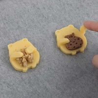 貝印 クッキー型 だっこ 抜き型セット すみっコぐらし（しろくま・ふろしき）スタンプで表情が作れる抜型 1個