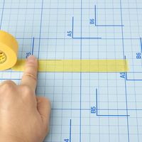 【マスキングテープ】 3M スコッチ（R）マスキングテープ 243J イエロー 幅18mm×長さ18m 1パック（7巻入）