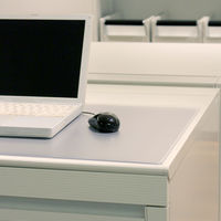 プラス ななめカットデスクマット OAタイプ 大（1390×590mm） 厚さ1.7mm 下敷き付 透明 41334