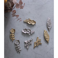 キーストーン 箸置き 9.5cm アルミフラワー ライラック アルミニウム ゴールド 404336 1個（直送品）