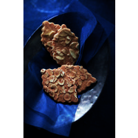 三越伊勢丹　〈モロゾフ〉ファヤージュ 20枚 三越の紙袋付き　手土産ギフト　洋菓子