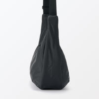 無印良品 撥水 中わた入り ２ＷＡＹ ワンショルダーバッグ 黒 タテ２８．５×ヨコ４０×マチ１２ｃｍ 良品計画