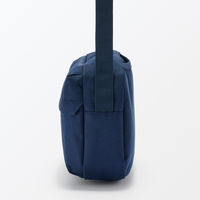 無印良品 背面ポケット付き 撥水ショルダーバッグ ライトネイビー タテ１７×ヨコ２８×マチ６ｃｍ 良品計画