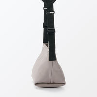 無印良品 再生ポリエステル 太ベルトミニショルダーバッグ ダークベージュ タテ１４．５×ヨコ２９×マチ１０ｃｍ 良品計画