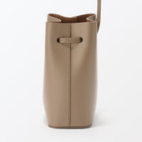 無印良品 ヌメ革 巾着バッグ グレイッシュブラウン タテ１９×ヨコ１６×マチ８ｃｍ 良品計画