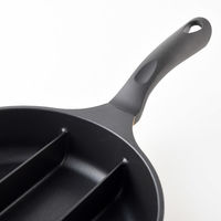 センターエッグトリプルパン mini 20cm カフェラテ A-78053 1個 仕切りフライパン IH・ガス火対応 アーネスト