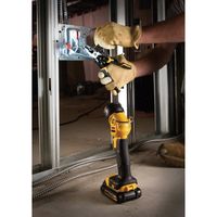 ポップリベット・ファスナー DEWALT デウォルト 18V XRシリーズ LEDピボットライト 本体のみ DCL040ーXJ 1台（直送品）