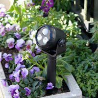 オーム電機 LEDガーデンライト 土にさして使うセンサーライト 電池式 昼白色 06-4102 1個