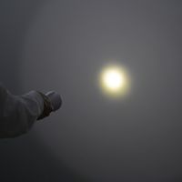 LED懐中電灯 1200lx LEDライト 防災 変換用スペーサー付 ハピソン 単1でも単3でも使える 電池別売 YF-101-W/AL 1個 オリジナル