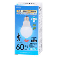 オーム電機 LEDセンサー E26 7.2W 昼光色 06-5590 1個
