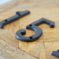 ポッシュリビング アイアンナンバー 「8」 W4.5×D0.5×H8cm キャストアイアン 62371 1セット(3個)（直送品）