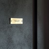 ポッシュリビング サインプレート 「TOILET」 アンティークゴールド W8×D0.2×H2cm アイアン 63952 1個（直送品）
