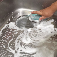 キッチンブラシ ピカッとブラシ キッチン用 ボタンを押すと洗剤が出るブラシ 排水溝・ゴミ受け掃除に フック紐付き 1個 ファイン