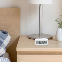 アデッソ 革風 電波アラームクロック FLC-100W 1台（直送品）