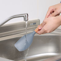 【均一価格】シリコンキッチンツール ヘラ 37773 1個 シリコーン スパチュラ 木製 不二貿易