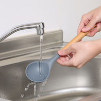 【均一価格】シリコンキッチンツール スプーン 37771 1個 シリコーン 木製 不二貿易