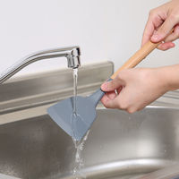 【均一価格】シリコンキッチンツール ターナー 37772 1個 シリコーン フライ返し 木製 不二貿易