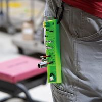 ボルトスター 整備現場 作業現場向け シリコン製 ボルト・ビス紛失防止用ホルダーシート 203×50mm カラビナ付 グリーン BTSー10（直送品）