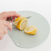 なめらか抗菌まな板 ワイド スモーキーグリーン NC-SGL 1個 刃当たり ゴム感覚  抗菌剤練り込み かまぼこ型 伊原企販