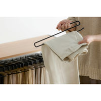 アイリスオーヤマ スラックスハンガー 幅775×奥行396×高さ795ｍｍ ナチュラル/ブラック 1台（直送品）