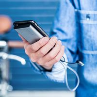 サンワダイレクト モバイルバッテリー（iPhone・Android対応・薄型・5000mAh・Lightning/microUSB/Type C対応）（直送品）