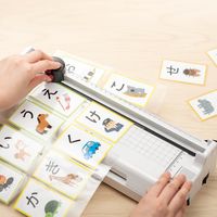 サンワダイレクト ラミネーター（裁断機付き・コーナーカッター・A4・はがき・名刺・2本ローラー・100ミクロン・150ミクロン） 1個（直送品）