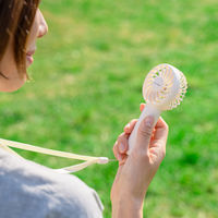 充電式ミニハンディファン スタンド&ネックストラップ付 OW MO-F021-OW 1台