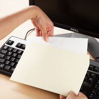 ムトウユニパック ナチュラルカラー封筒 長3横型 クリーム　テープ付 500枚（100枚×5袋）