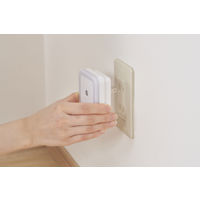 アイリスオーヤマ LEDセンサーライト ACコンセント式 電球色 LSLL-AC20IS 1個（直送品）