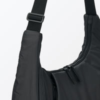 無印良品 撥水 中わた入り ２ＷＡＹ ワンショルダーバッグ 黒 タテ２８．５×ヨコ４０×マチ１２ｃｍ 良品計画