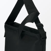 無印良品 再生ポリエステル 太ベルトショルダーバッグ 黒 タテ３２×ヨコ４８×マチ１６ｃｍ 良品計画