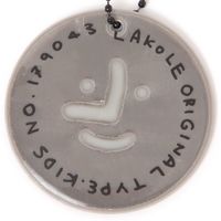 (らこれキッズ)KIDSくん顔リフレクター ブラック 反射板 LAKOLE/ラコレ