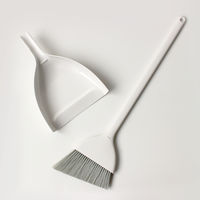 ほうき ちりとり 立つちりとり コンパクト 収納 玄関掃除 きれいに暮らす。ホワイト 1本 マーナ