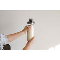 冷蔵庫に入れられる密閉米びつボトル 1kg 1個 フタが計量カップになる 目盛り付き シービージャパン