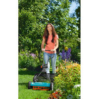 GARDENA 芝刈り機 手動 手押し式 40cm 鋏で刈り込むのと同様に均等な芝刈りが可能 04018-20 1台（直送品）